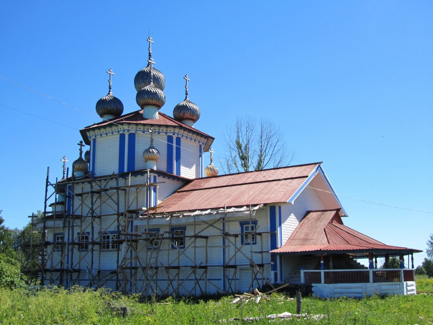 Столетовская (Лядины). Лядинский погост. Церковь Богоявления Господня. фасады, вид с северо-запада, итоговая перекраска, вторая по счету