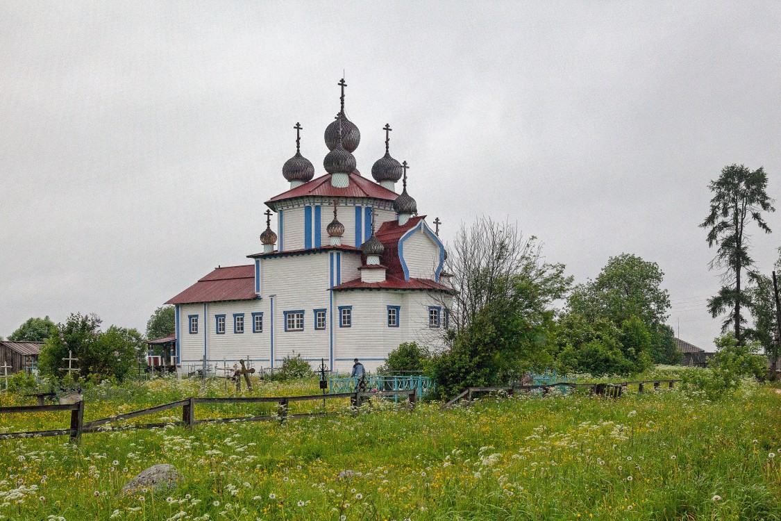 Столетовская (Лядины). Лядинский погост. Церковь Богоявления Господня. фасады