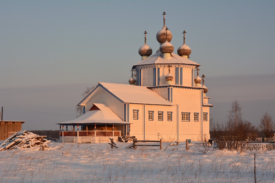 Столетовская (Лядины). Лядинский погост. Церковь Богоявления Господня. фасады, Вид с юго-запада