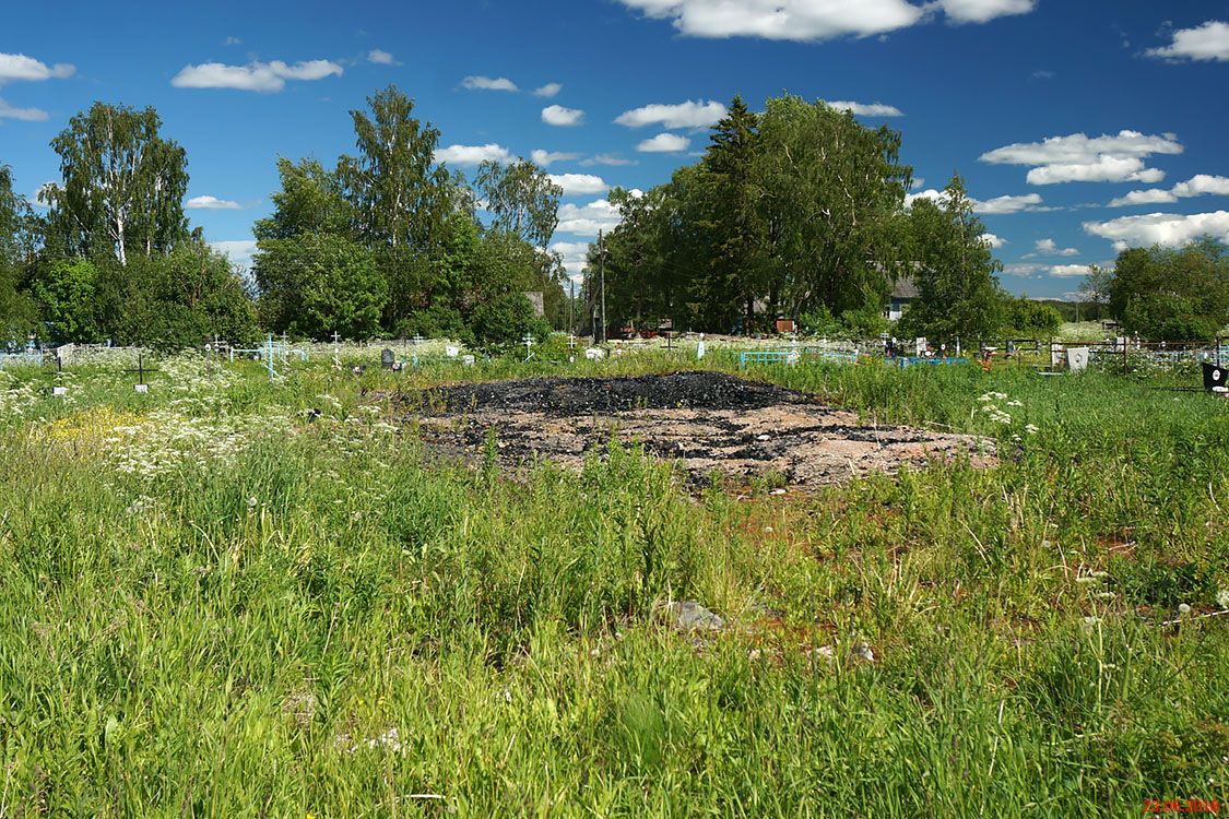 Лядинский погост. Церковь Покрова Пресвятой Богородицы (Покрово-Власьевская), Столетовская (Лядины) (Каргопольский район, Архангельская область). общий вид в ландшафте, Все, что осталось.