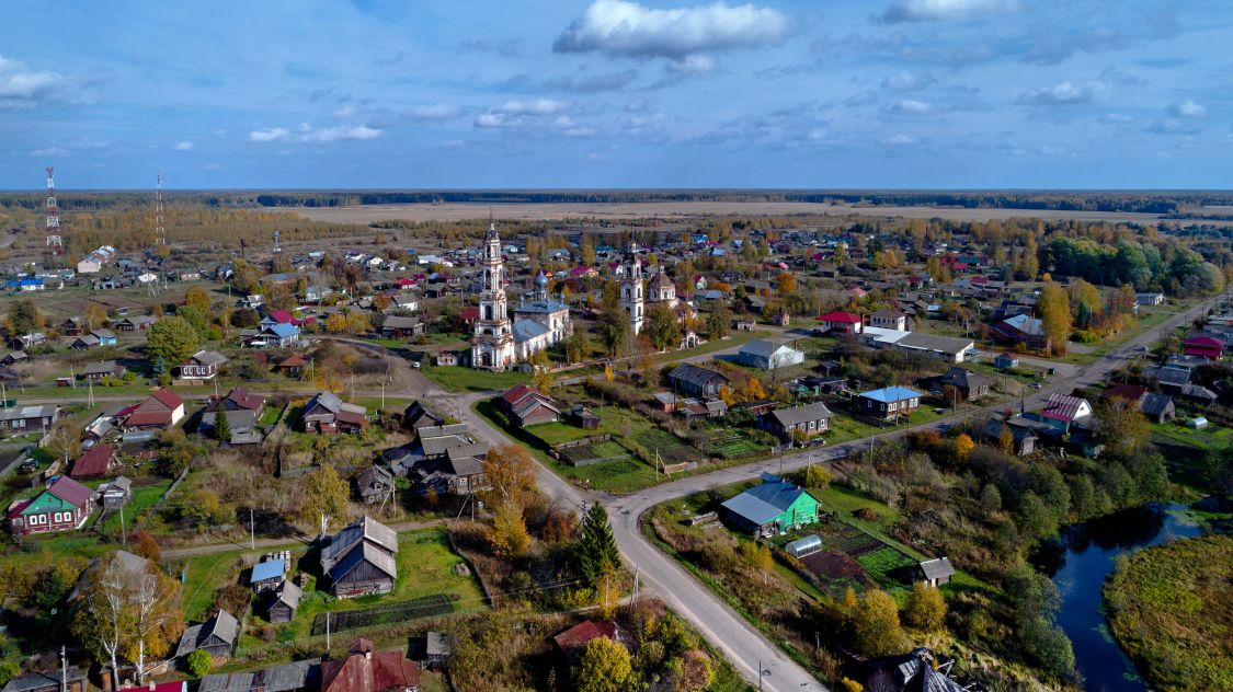Храмовый комплекс. Церкви Успения Пресвятой Богородицы и Преображения Господня, Порздни (Лухский район, Ивановская область). общий вид в ландшафте