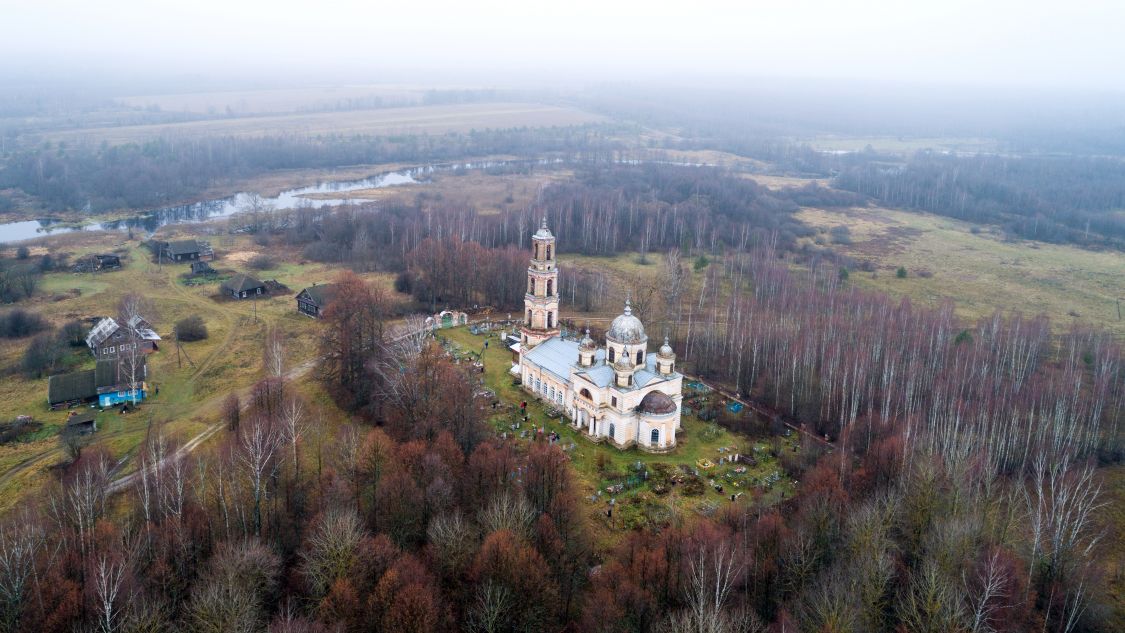 Воскресенское Старое. Церковь Воскресения Христова. общий вид в ландшафте