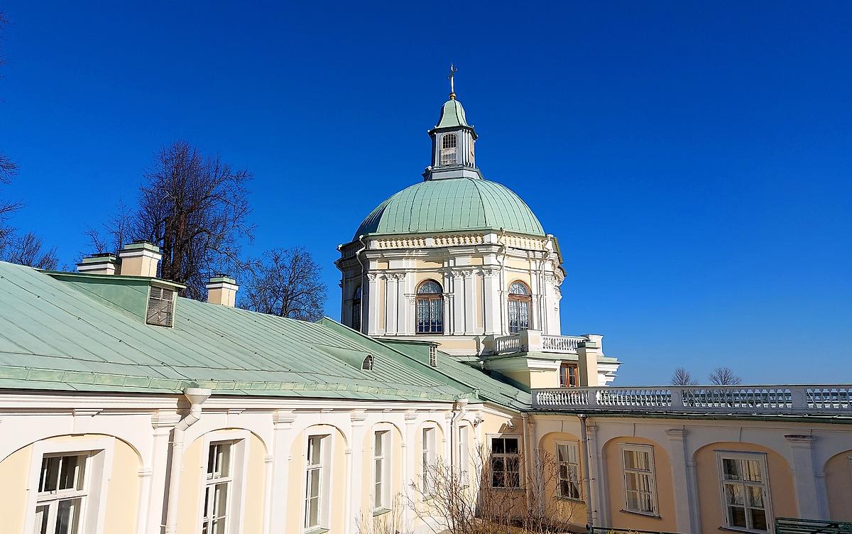 фасады. Церковь Пантелеимона Целителя при Большом Меншиковском дворце, Ломоносов (Санкт-Петербург, Петродворцовый район, г. Санкт-Петербург)