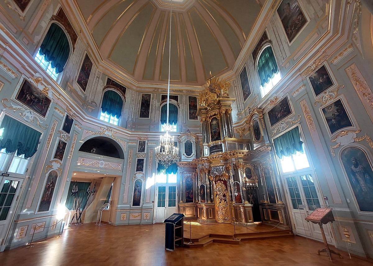 интерьер и убранство. Церковь Пантелеимона Целителя при Большом Меншиковском дворце, Ломоносов (Санкт-Петербург, Петродворцовый район, г. Санкт-Петербург)