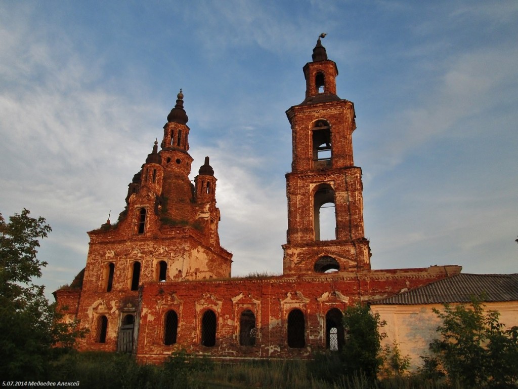 Церковь Трех Святителей, Карачельское (Шумихинский район, Курганская область). фасады