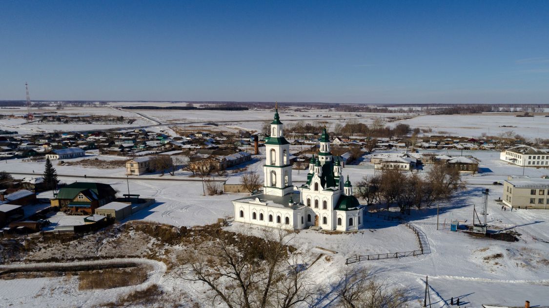 Карачельское. Церковь Трех Святителей. общий вид в ландшафте