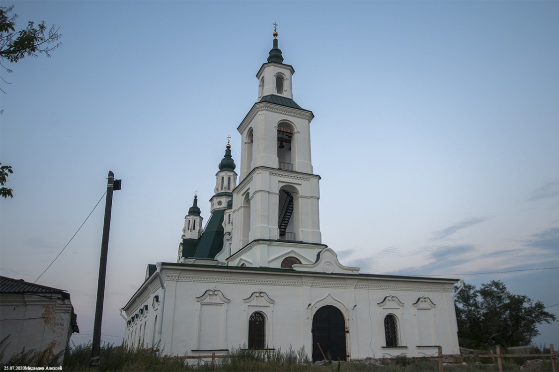 Карачельское. Церковь Трех Святителей. фасады