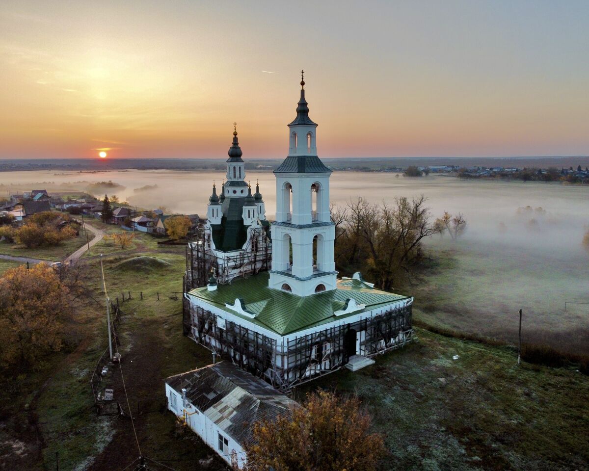 Церковь Трех Святителей, Карачельское (Шумихинский район, Курганская область). документальные фотографии, На восходе