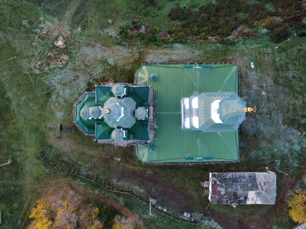 Церковь Трех Святителей, Карачельское (Шумихинский район, Курганская область). архитектурные детали, Сверху 
