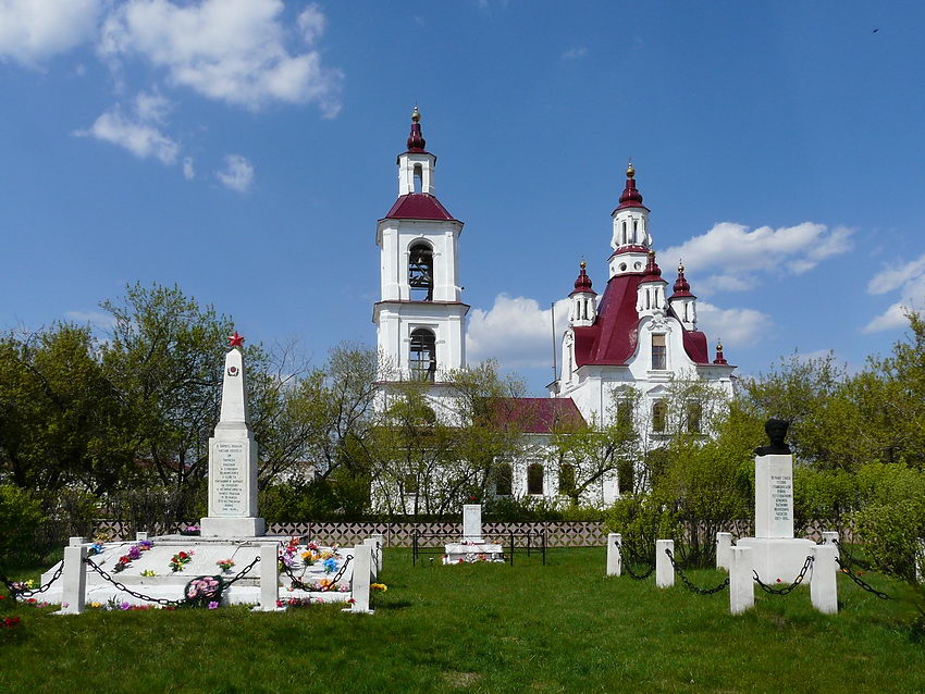 Белоярское. Церковь Флора и Лавра. общий вид в ландшафте