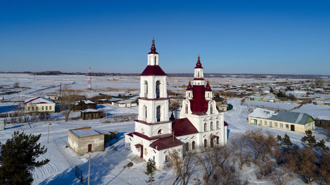 Белоярское. Церковь Флора и Лавра. общий вид в ландшафте