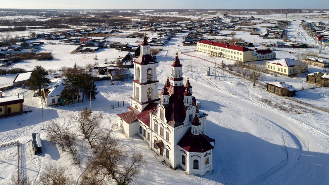 Белоярское. Церковь Флора и Лавра. общий вид в ландшафте