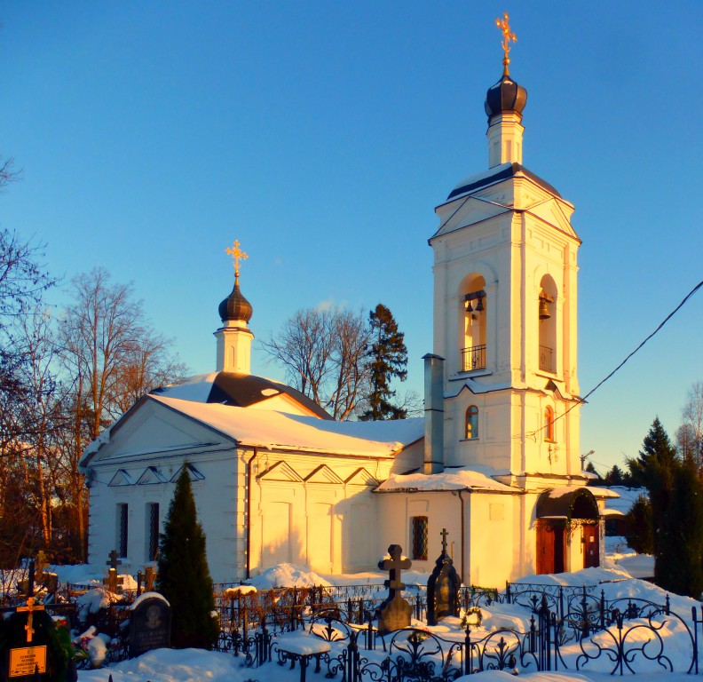 Середниково. Церковь Алексия, митрополита Московского. фасады