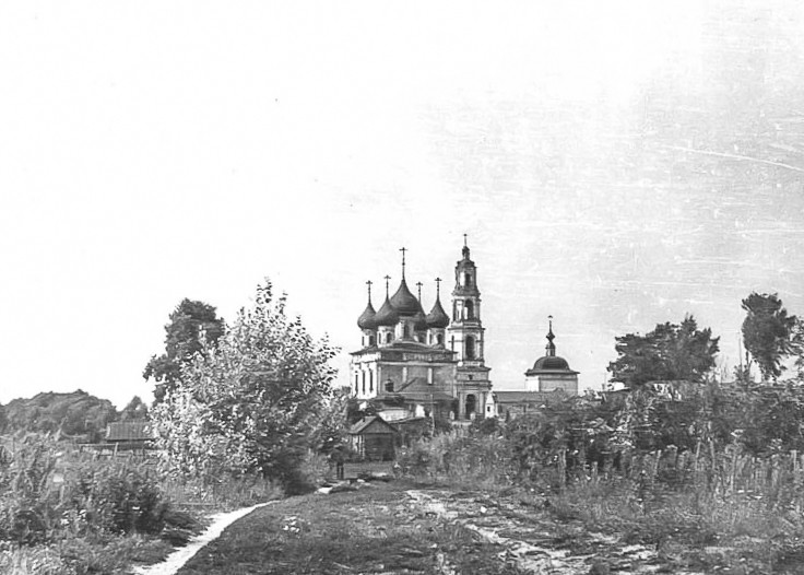 Ансамбль церквей Троицы, Николая Чудотворца и Грузинской иконы Божией Матери, Васильевское (Шуйский район, Ивановская область). архивная фотография, Источник http://nasledie-archive.ru/objs/3700000368.html