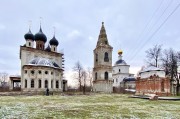 Храмовый комплекс. Церкви Троицы Живоначальной и Рождества Пресвятой Богородицы, Вид с юго-востока, справа часовня<br>, Нижний Ландех, Пестяковский район, Ивановская область