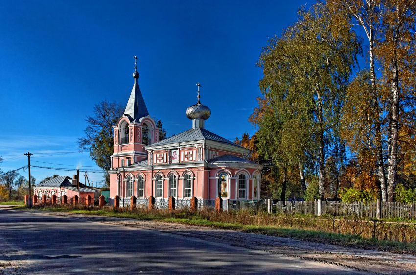 Верхний Ландех. Церковь Петра и Павла. общий вид в ландшафте