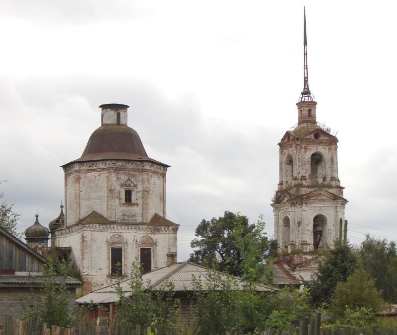 Церковь Вознесения Господня, Верхний Ландех (Верхнеландеховский район, Ивановская область). общий вид в ландшафте, Вид церкви Вознесения Господня с Садовой улицы.