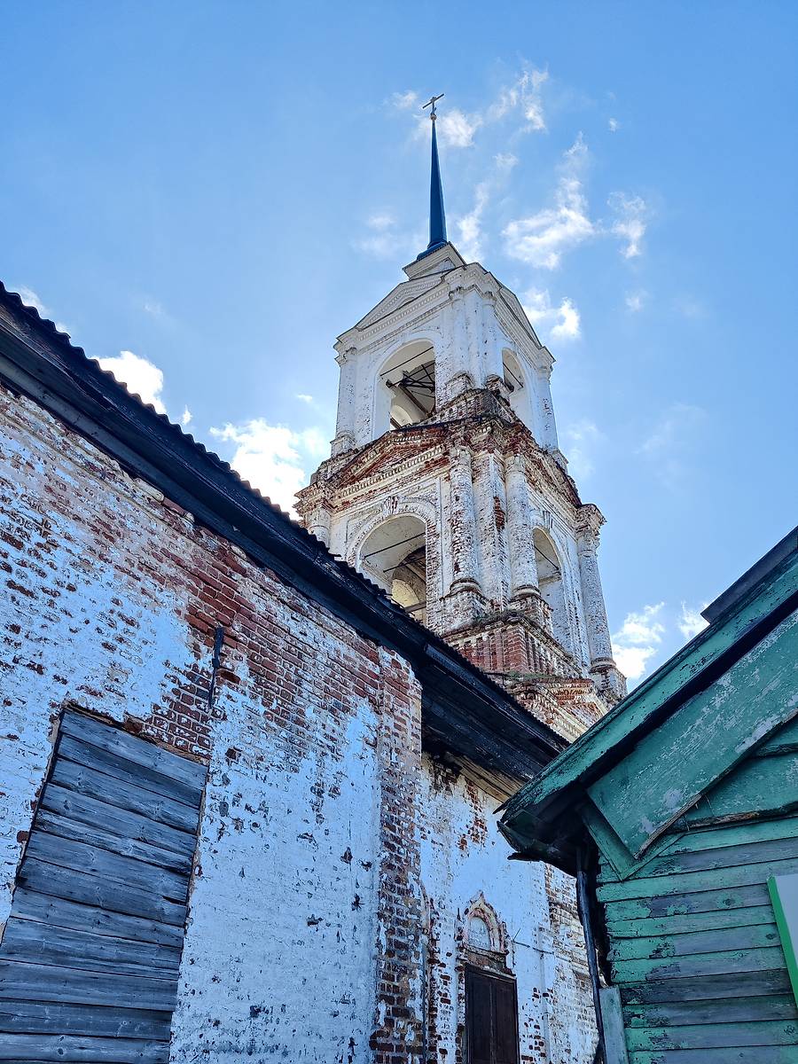 Общий вид колокольни с Северо- Востока., архитектурные детали. Церковь Вознесения Господня, Верхний Ландех (Верхнеландеховский район, Ивановская область)
