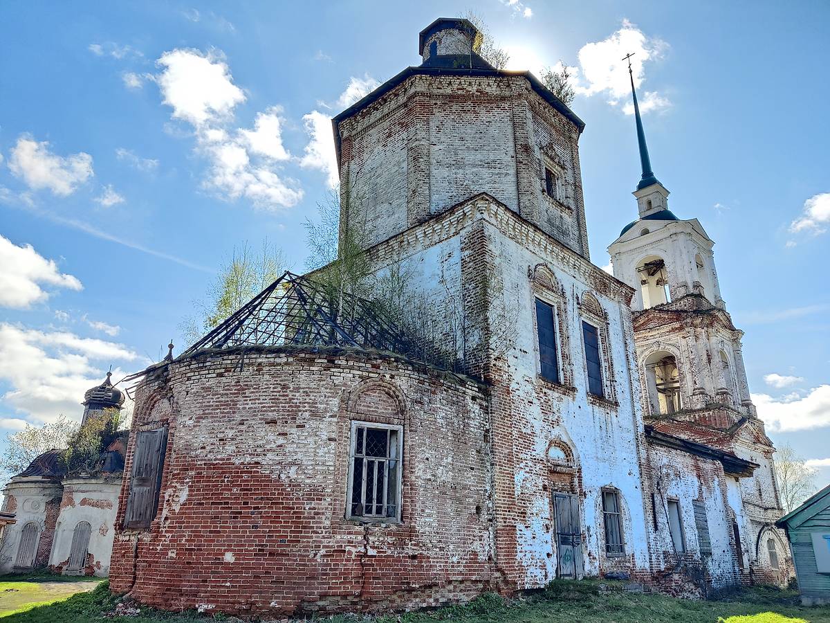 Общий вид храма с Северо- Востока, фасады. Церковь Вознесения Господня, Верхний Ландех (Верхнеландеховский район, Ивановская область)