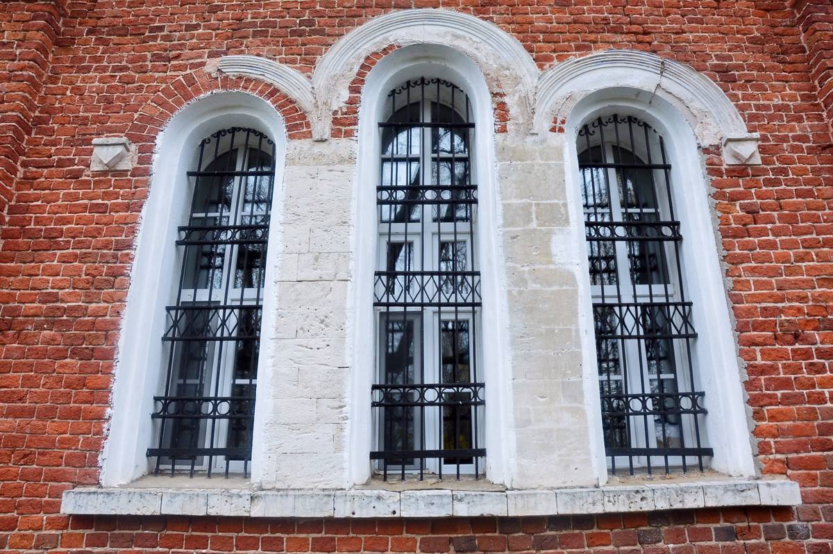 Церковь Грузинской иконы Божией Матери, Горбасьево (Конаковский район, Тверская область). архитектурные детали