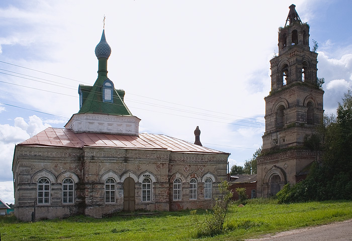 Княжиха. Церковь Иоанна Милостивого. фасады, Вид с дороги  Максатиха - Бежецк (с севера)