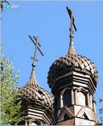 Церковь Казанской иконы Божией Матери, Юго-восточная боковая и центральная главы основного объёма по сравнению с остальными в лучшем состоянии<br>, Корзино, Савинский район, Ивановская область