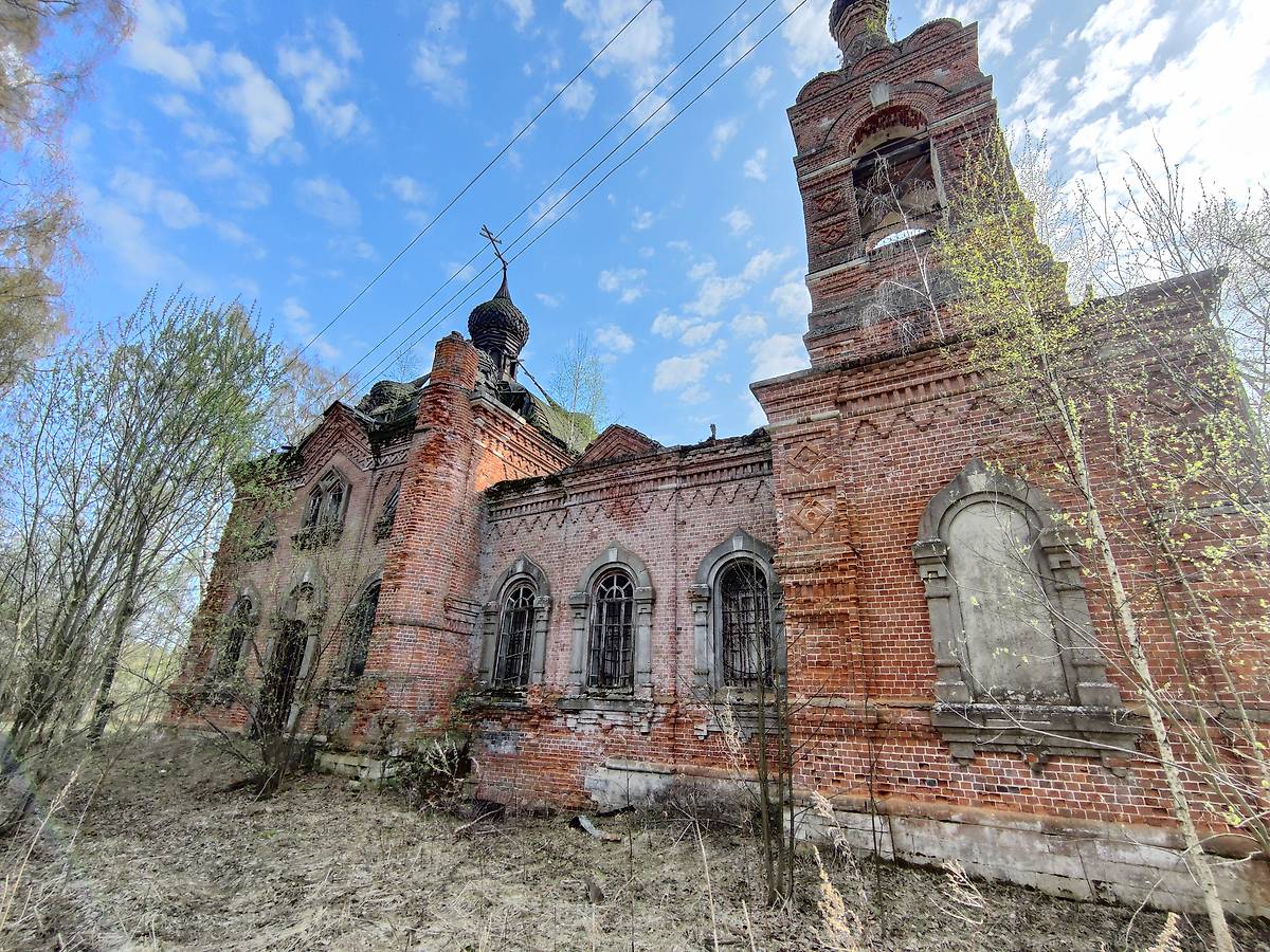 Общий вид с Северо-Запада., архитектурные детали. Церковь Казанской иконы Божией Матери, Корзино (Савинский район, Ивановская область)