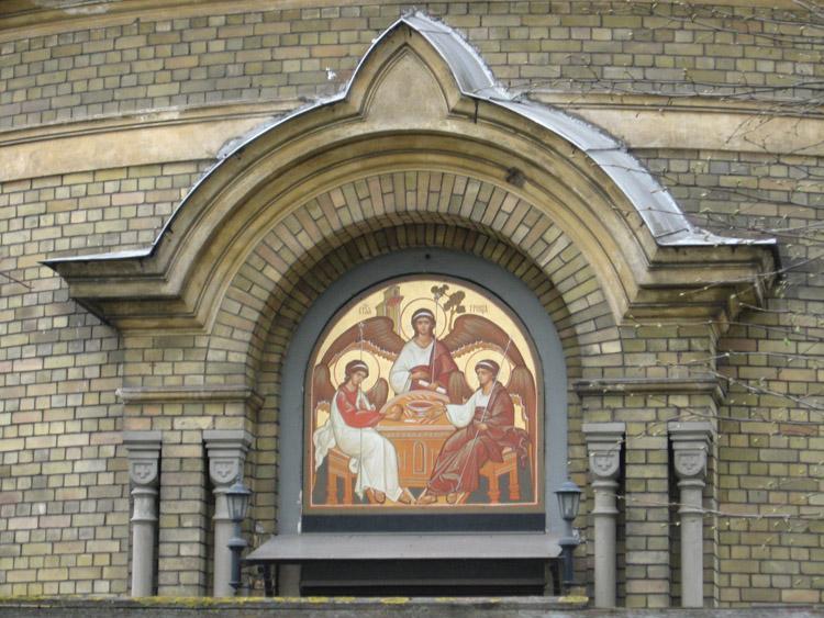 Рига. Собор Троицы Живоначальной. архитектурные детали, Икона Св. Троицы на стене алтаря