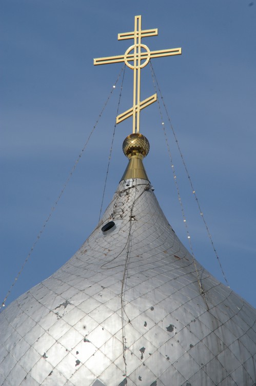 Рига. Собор Троицы Живоначальной. архитектурные детали, Центральный купол с новым крестом.