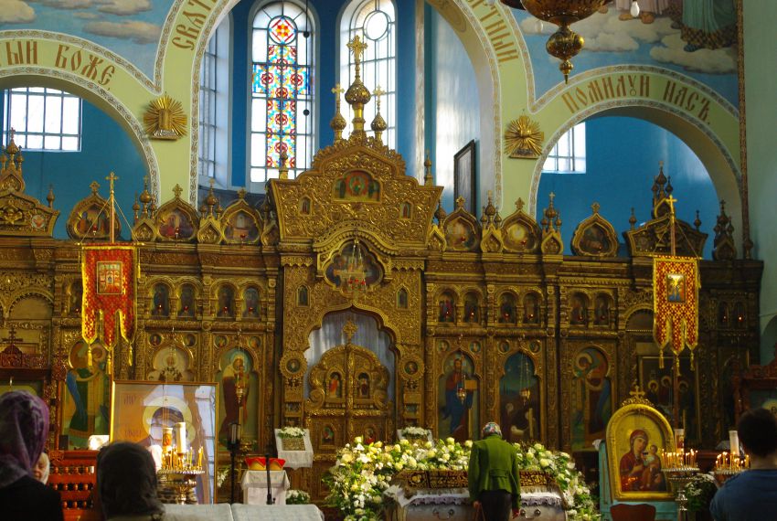 Собор Троицы Живоначальной, Рига (Рига, город, Латвия). интерьер и убранство, Иконостас.