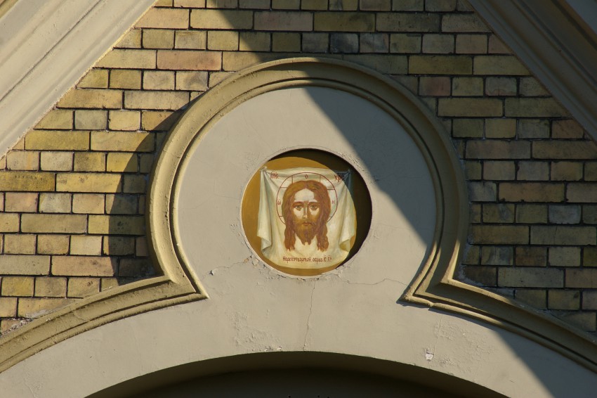 Рига. Собор Троицы Живоначальной. архитектурные детали, Икона над входом.