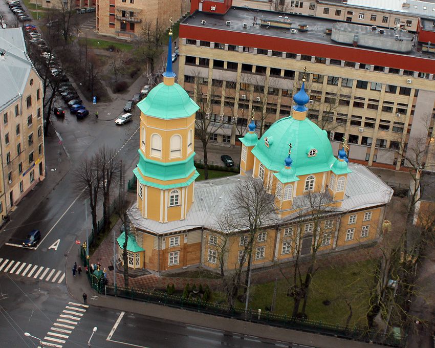 Церковь Благовещения Пресвятой Богородицы, Рига (Рига, город, Латвия). общий вид в ландшафте, Вид с башни здания Академии Наук Латвии