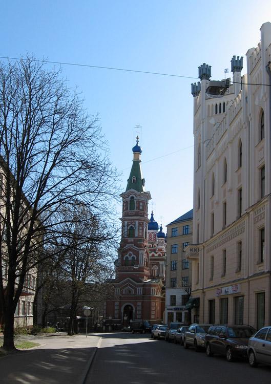 Церковь Троицы Живоначальной, Рига (Рига, город, Латвия). дополнительная информация, Общий вид в контексте застройки