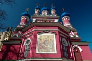 Церковь Троицы Живоначальной, Икона Св.Троицы на наружной стене алтаря.<br>, Рига, Рига, город, Латвия