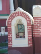 Церковь Троицы Живоначальной, Часовня с иконой Богородицы, слева от входа на территорию храма<br>, Рига, Рига, город, Латвия