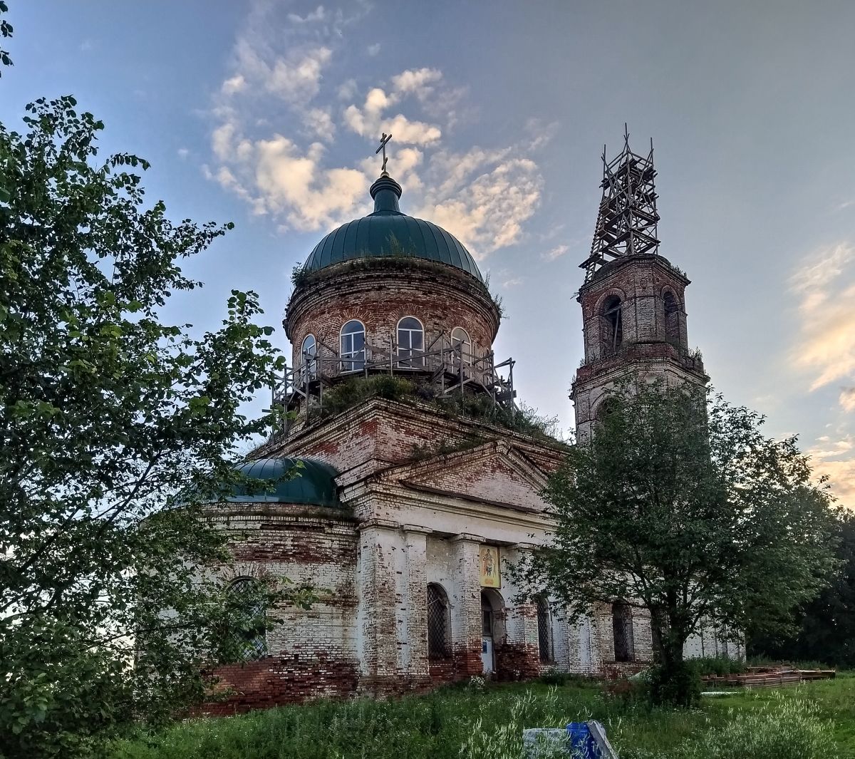 Ратунино. Церковь Михаила Архангела. фасады