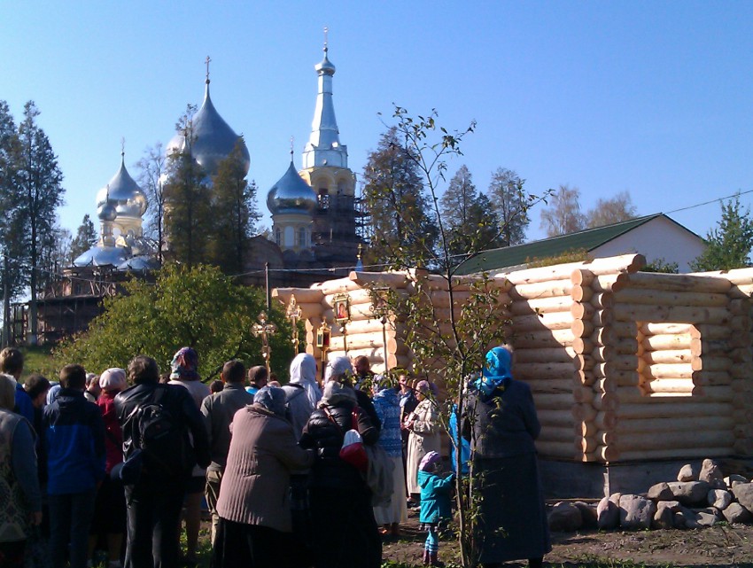 Церковь Рождества Пресвятой Богородицы (новая), Пенино (Сланцевский район, Ленинградская область). документальные фотографии, освящение часовни Зосымы и Саватия