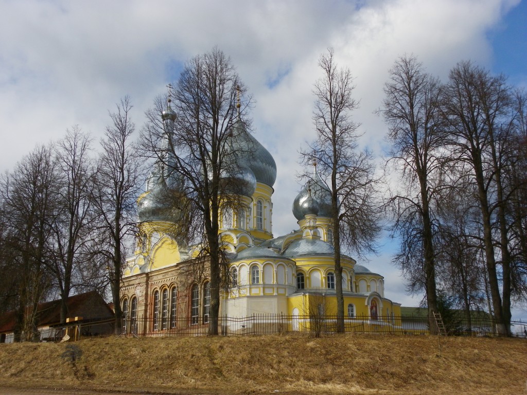 Пенино. Церковь Рождества Пресвятой Богородицы (новая). документальные фотографии