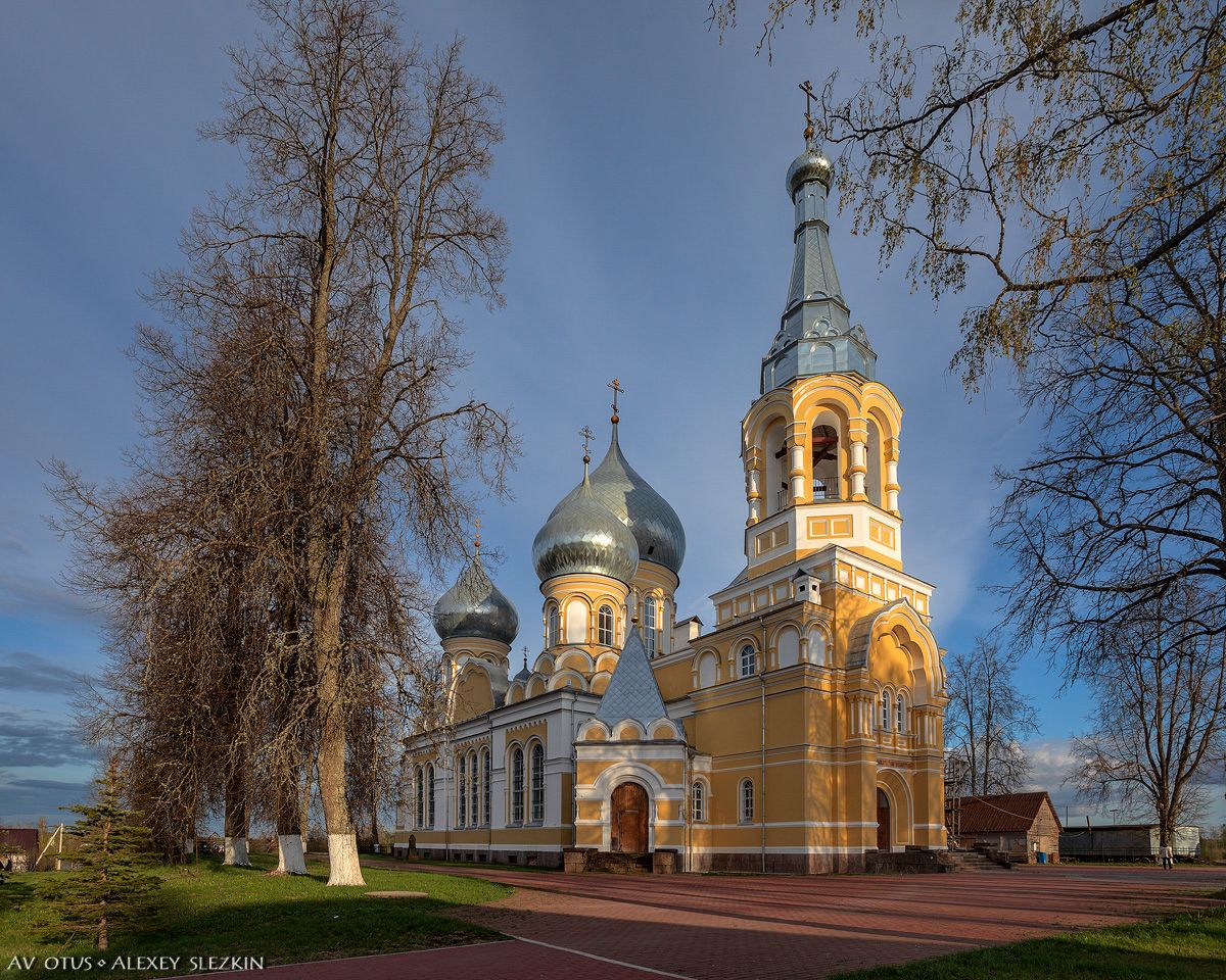 Пенино. Церковь Рождества Пресвятой Богородицы (новая). фасады