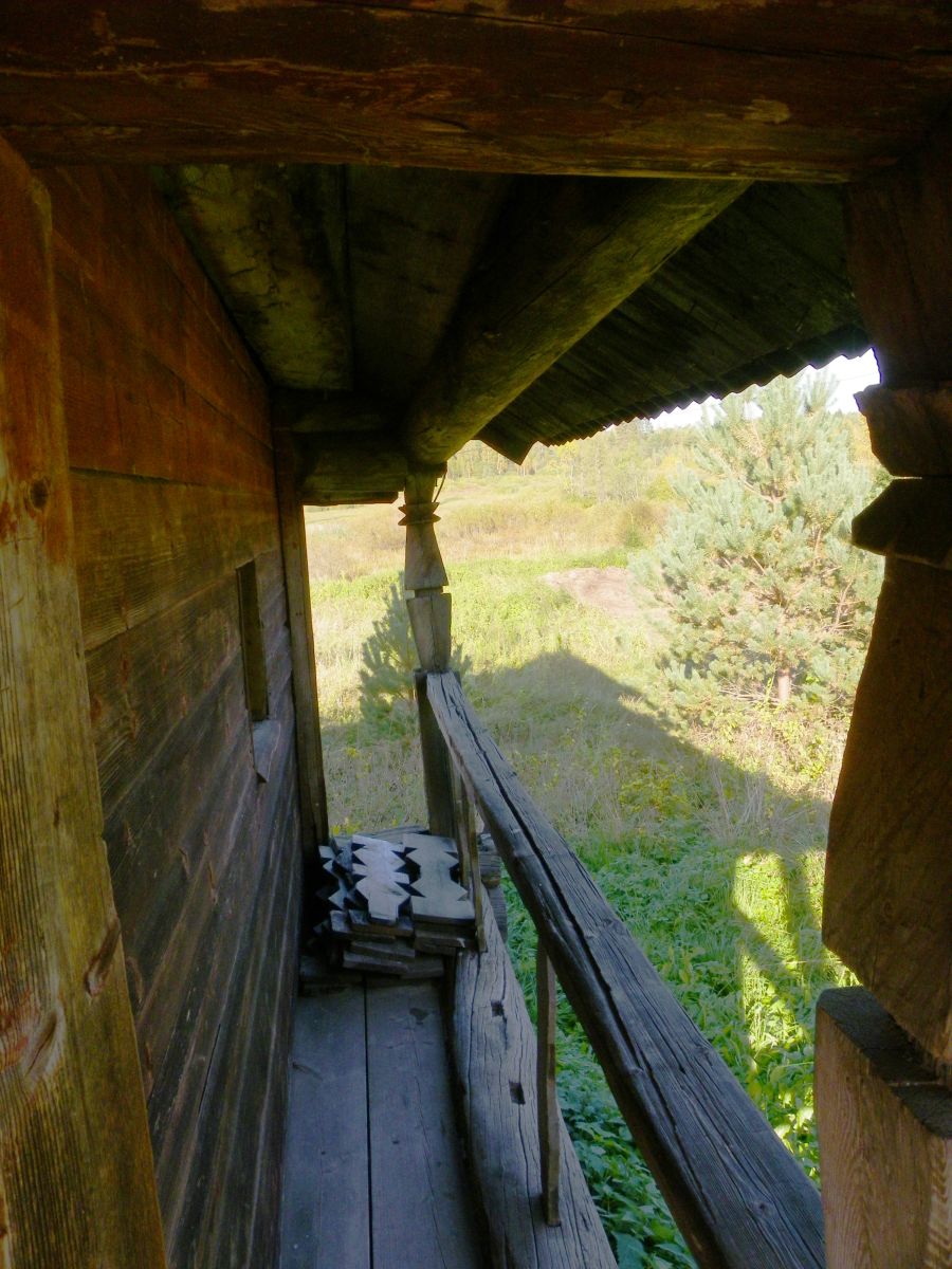 Часовня Флора и Лавра, Захонье (Лужский район, Ленинградская область). архитектурные детали, Гульбище