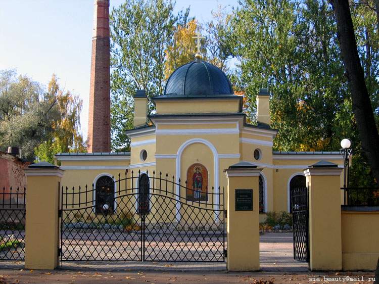 Пушкин (Царское Село). Церковь Пантелеимона Целителя при Городской больнице №38. фасады