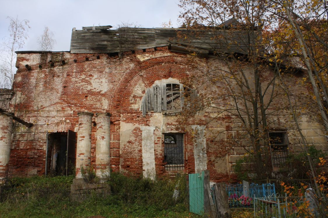 Каменка. Церковь Троицы Живоначальной. фасады