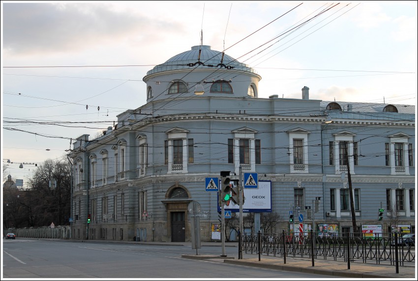 Домовая церковь Петра и Павла при бывшем женском отделении Обуховской больницы, Адмиралтейский район (Санкт-Петербург, г. Санкт-Петербург). общий вид в ландшафте