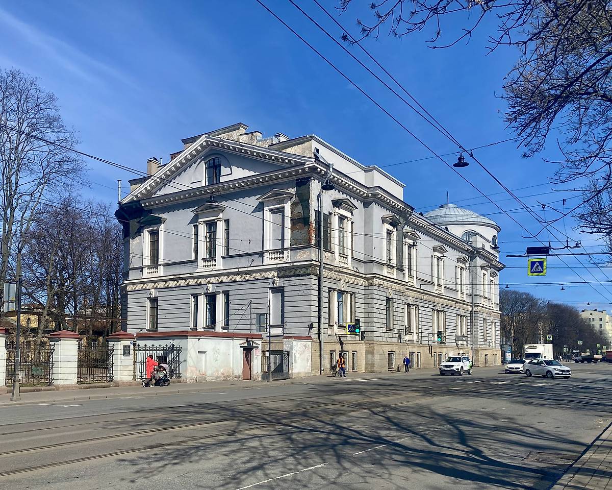 Вид с ЮЗ, фасады. Домовая церковь Петра и Павла при бывшем женском отделении Обуховской больницы, Адмиралтейский район (Санкт-Петербург, г. Санкт-Петербург)