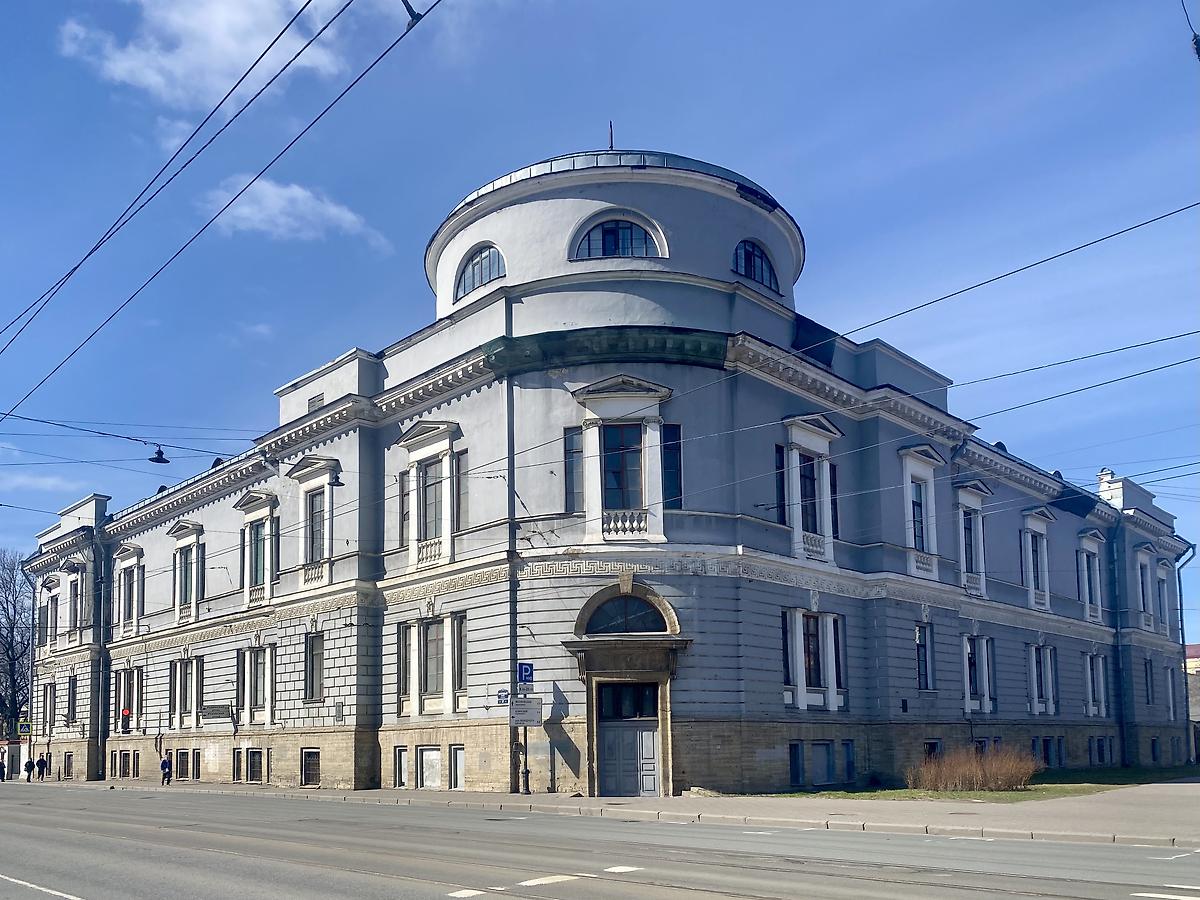 Вид с ЮВ, фасады. Домовая церковь Петра и Павла при бывшем женском отделении Обуховской больницы, Адмиралтейский район (Санкт-Петербург, г. Санкт-Петербург)