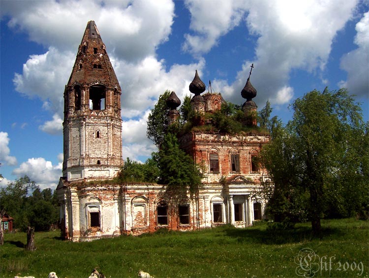Церковь Чуда Михаила Архангела, Березники (Фурмановский район, Ивановская область). общий вид в ландшафте