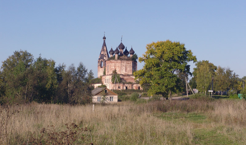 Марьинское. Церковь Троицы Живоначальной. общий вид в ландшафте, Вид с востока