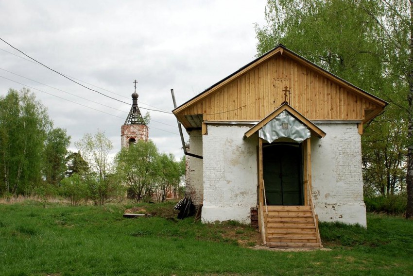 Смолино. Храмовый комплекс. Церкви Вознесения Господня и Михаила Архангела. общий вид в ландшафте, общий вид с запада