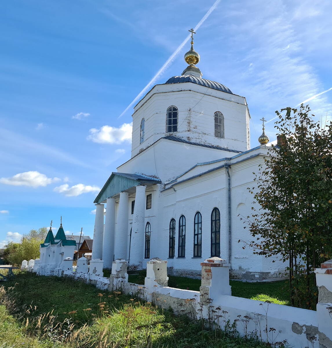 Церковь Троицы Живоначальной, Заястребье (Судогодский район, Владимирская область). архитектурные детали, Трапезная и основной объем, вид с северо запада
