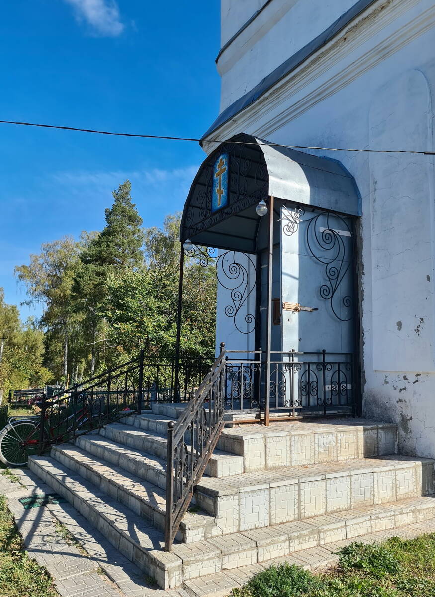 Церковь Сретения Господня, Ново-Никола, погост (Судогодский район, Владимирская область). архитектурные детали, Западное крыльцо